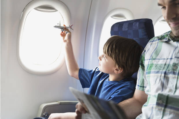 Дитина в літаку