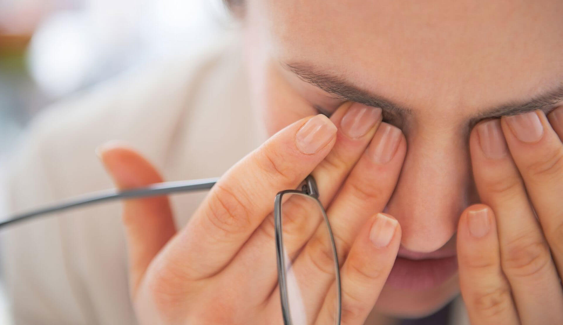 Які симптоми можуть бути ознакою серйозних захворювань очей