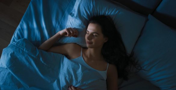 Заснути за 10 секунд: названі прості способи боротьби з безсонням