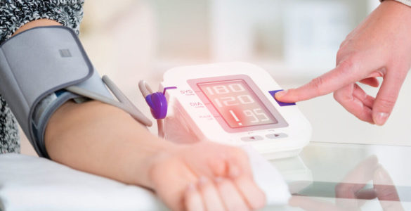 Знизити кров'яний тиск без ліків допоможуть три прості способи