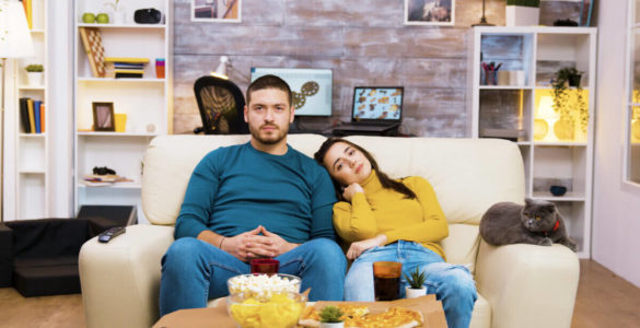 Вчені розповіли про шкоду засипання під звуки телевізора