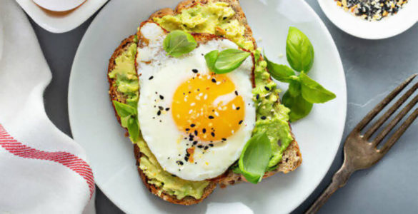 Як зробити будь-який сніданок корисним: простий спосіб розкрила дієтолог