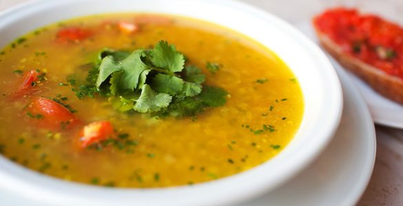 Дієтолог назвала найкращий суп для зниження рівня холестерину
