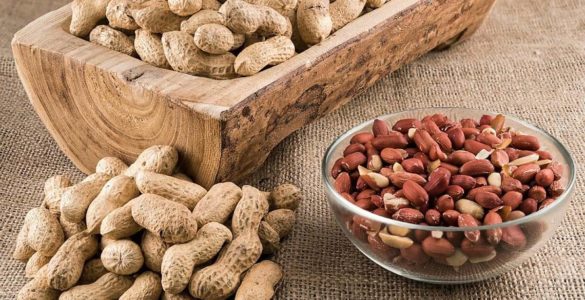 Вчені пояснили, чим корисний слабосолоний арахіс